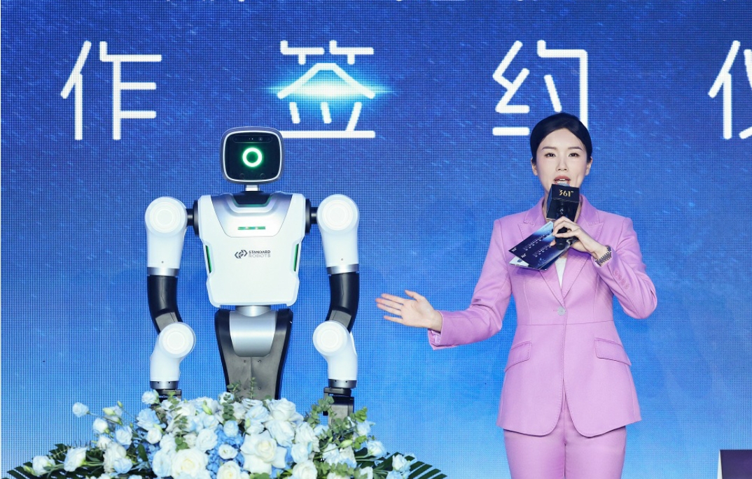 361°集团战略携手斯坦德机器人公司，开启智能机器人销售新篇章